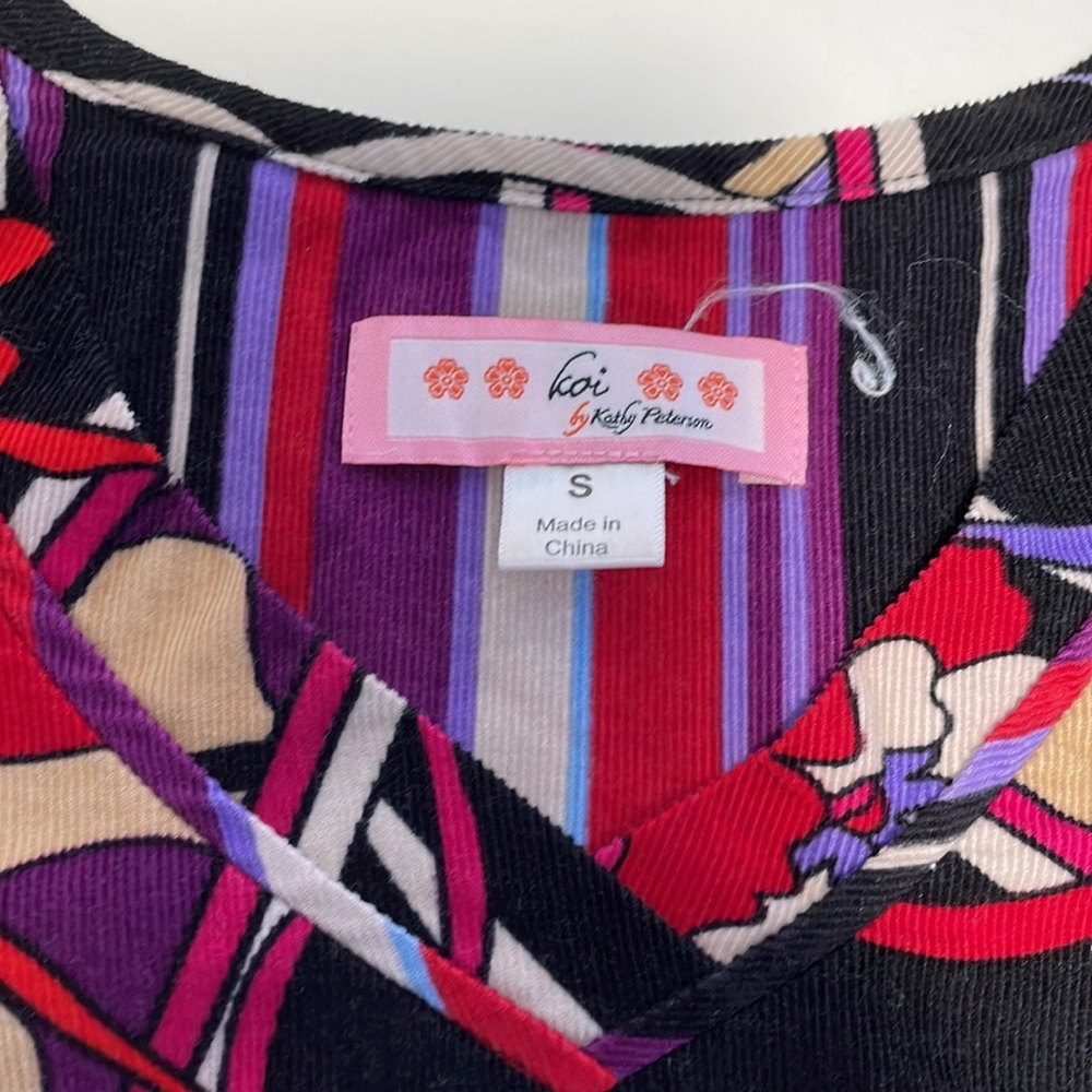 Koi scrub top - Picture 3 of 4